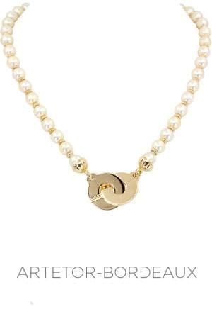 Collier de perles fermoir menottes