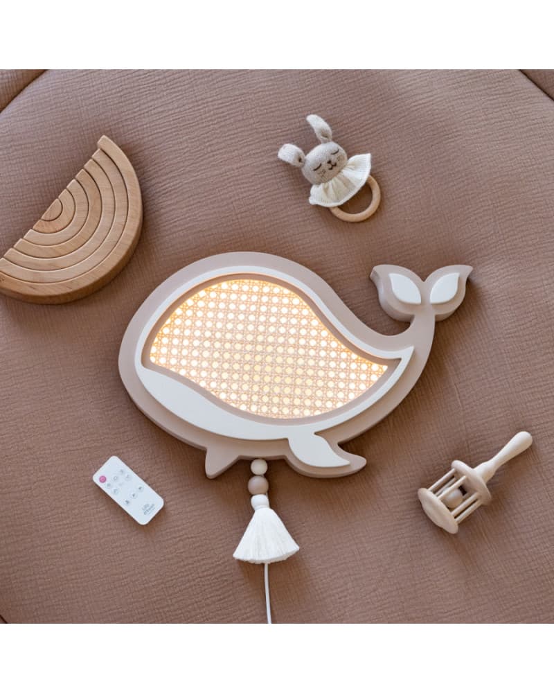 Lampe veilleuse en bois et rotin - baleine